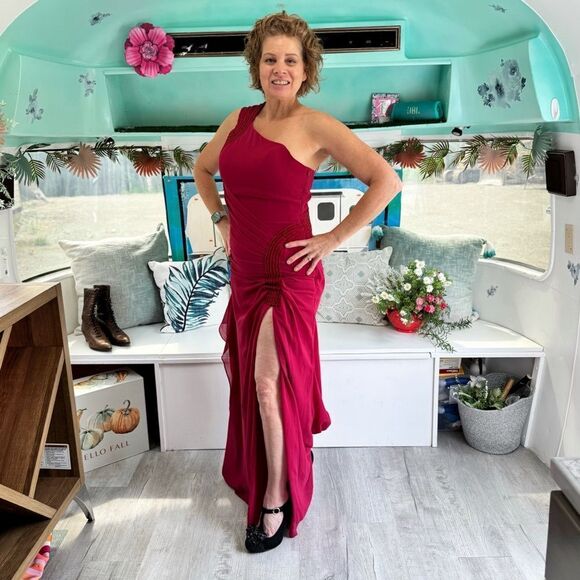 NWT Celeb Elegant Pink One-Shoulder Gown - Picture 11 of 16